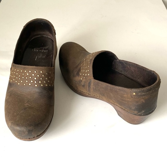 Dansko Brown Oiled Leather Studded Slip-On Shoes Heeled Sz 9 Boho Cottage - Picture 1 of 11